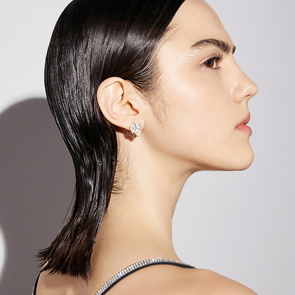 Cercei moderni de dama in forma de frunza cu pietre decorative