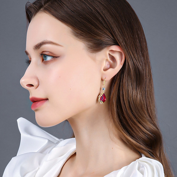 Cercei de dama cu pietre colorate