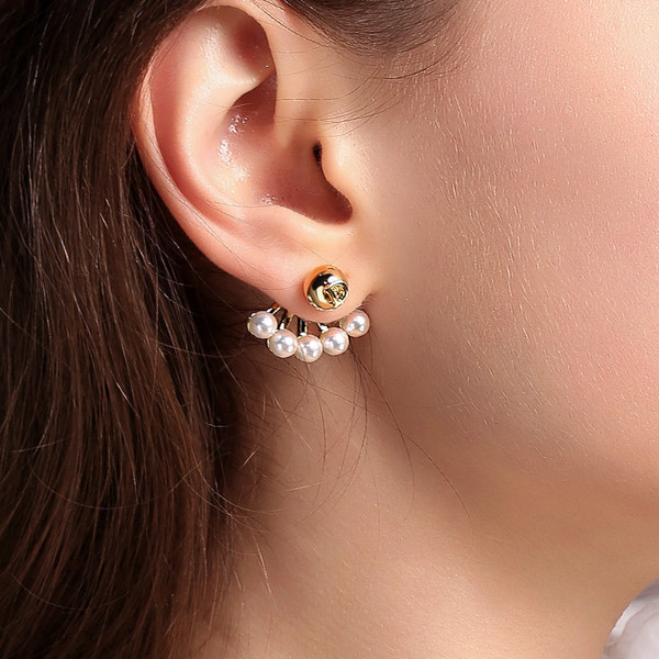 Cercei eleganti de culoare aurie cu perle