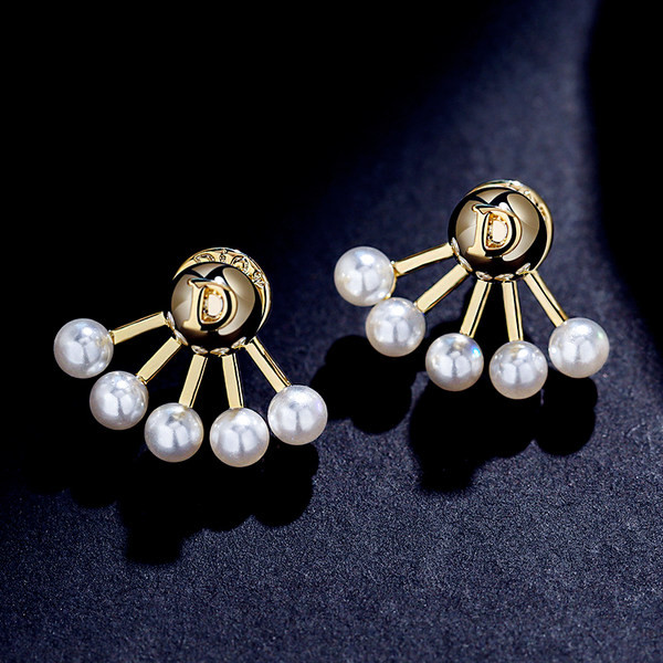 Cercei eleganti de culoare aurie cu perle