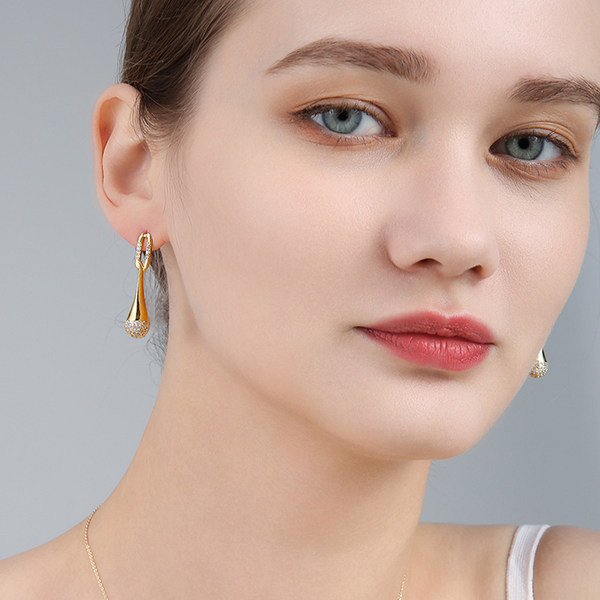 Cercei eleganti de dama cu pietre