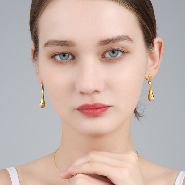 Cercei eleganti de dama cu pietre