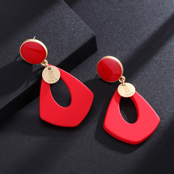 Cercei de damă moderni suspendați de culoare roșie
