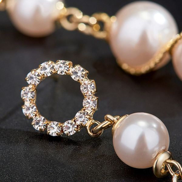 Model nou de cercei lungi de dama cu pietre si perle