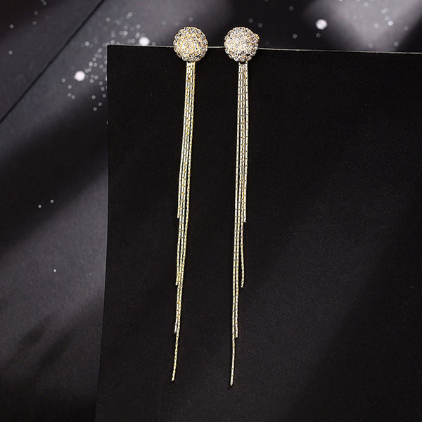 Cercei lungi eleganti de dama