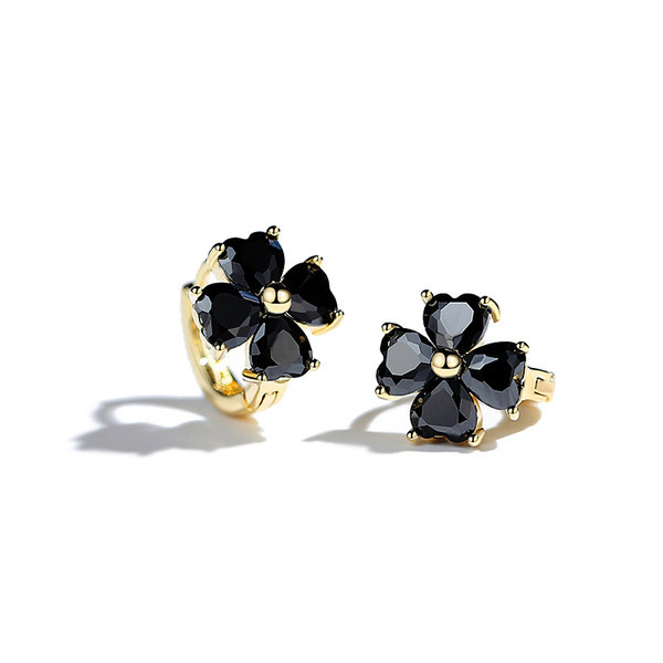 Model nou de cercei cu trifoi cu patru foi si pietre decorative