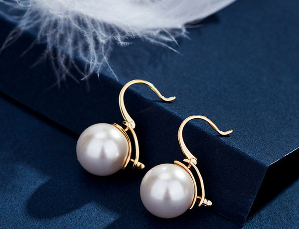 Cercei eleganti de dama cu perle