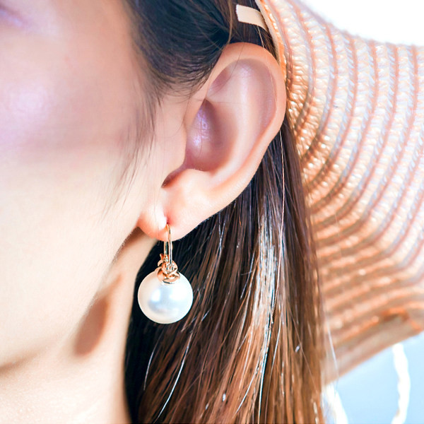 Cercei eleganti de dama cu perle