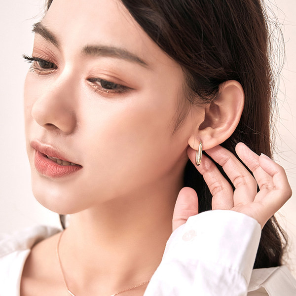 Cercei de dama de culoare aurie