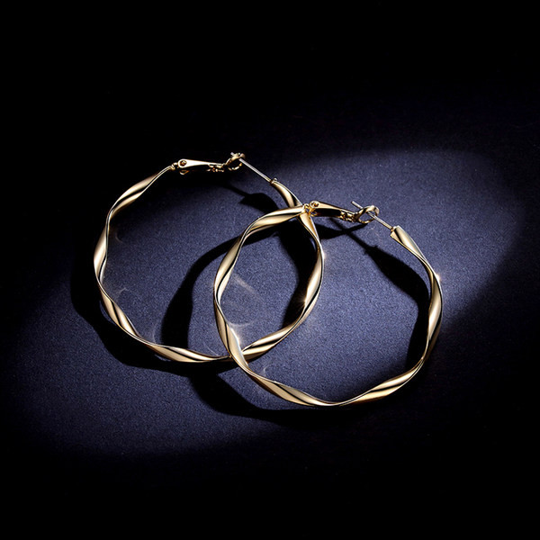 Cercei tip inel de dama de culoare aurie