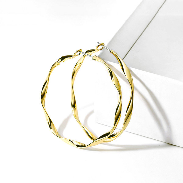 Cercei tip inel de dama de culoare aurie