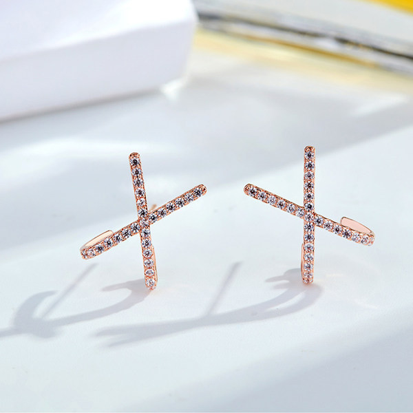 Cercei eleganti de dama cu pietre decorative de culoare aurie