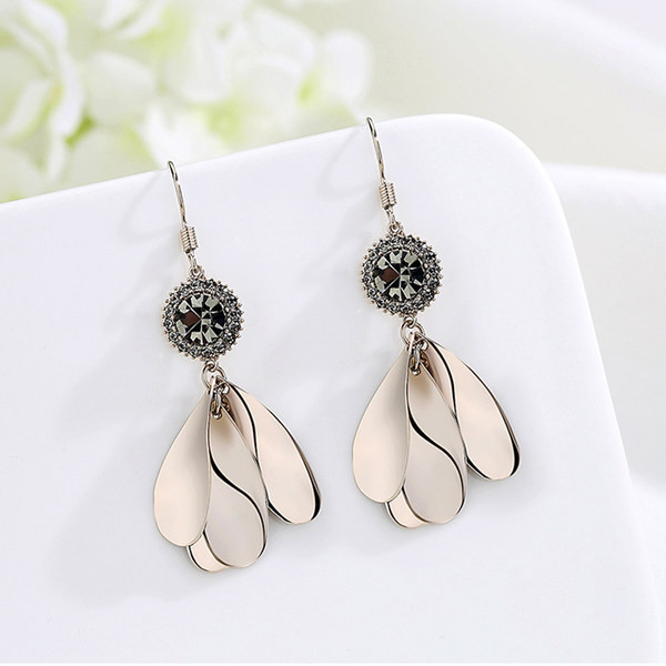 Model nou de cercei de dama cu pietre