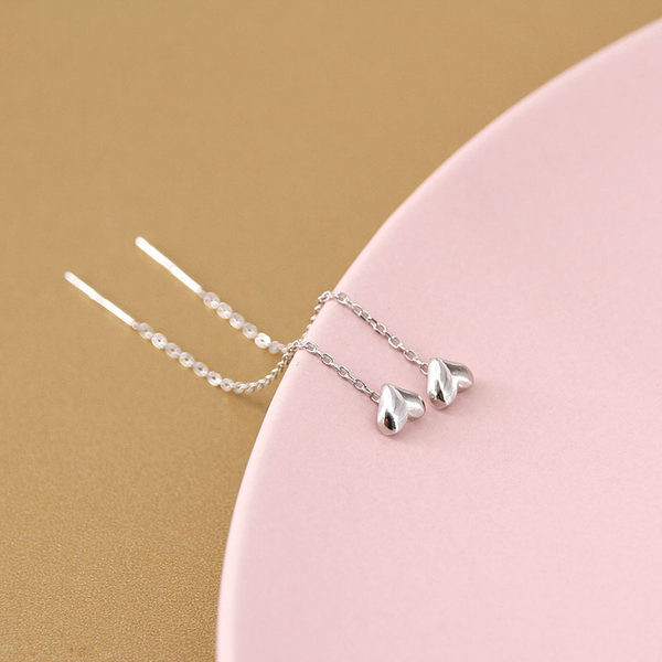 Cercei suspendați în formă de inimă