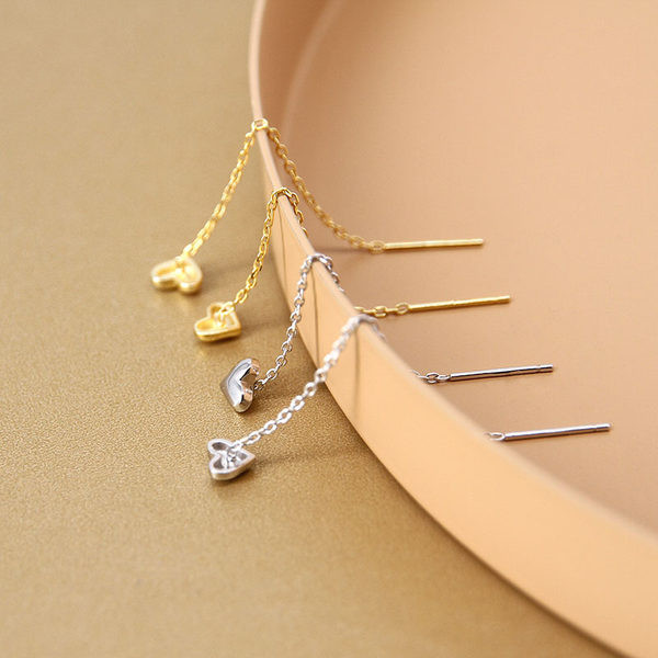 Cercei suspendați în formă de inimă