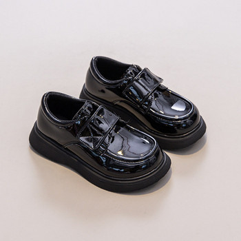 Παιδικά παπούτσια με κούμπωμα velcro, καθαρό μοντέλο
