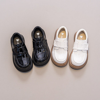 Παιδικά παπούτσια με κούμπωμα velcro, καθαρό μοντέλο