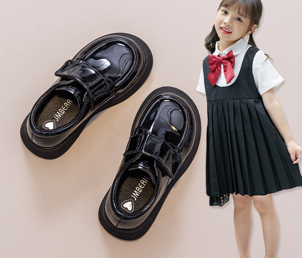 Pantofi copii cu inchidere velcro, model curat