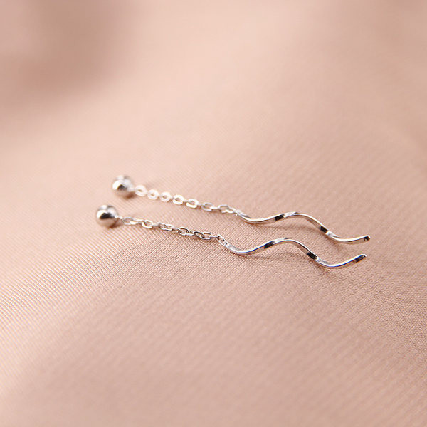 Noul model de cercei atârnați de damă