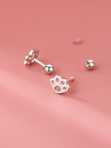 Moodsad naiste hõbedased kõrvarõngad kruvil