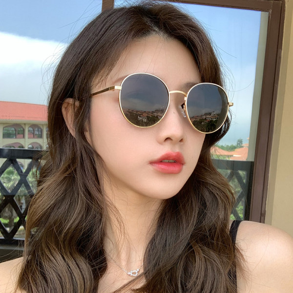 Ochelari de soare de damă - cu o ramă subțire