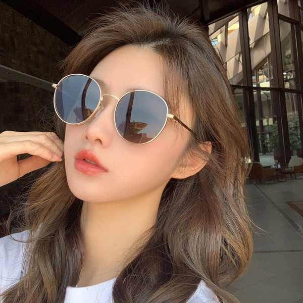 Ochelari de soare de damă - cu o ramă subțire