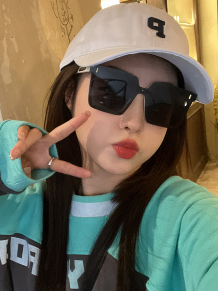 Model nou de ochelari de soare de dama cu protectie UV - forma patrata