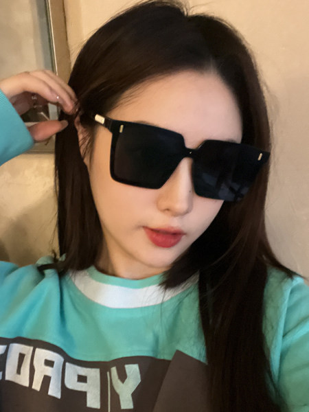 Model nou de ochelari de soare de dama cu protectie UV - forma patrata