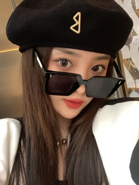 Model nou de ochelari de soare de dama cu protectie UV - forma patrata