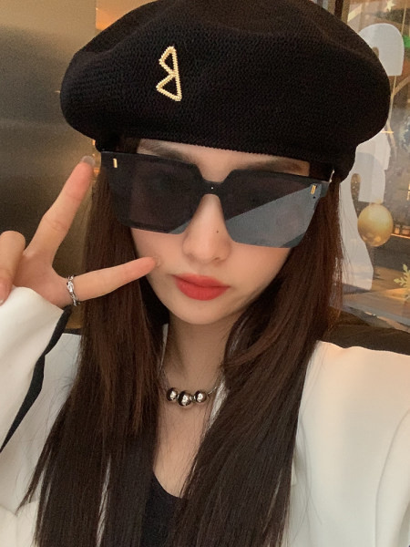 Model nou de ochelari de soare de dama cu protectie UV - forma patrata