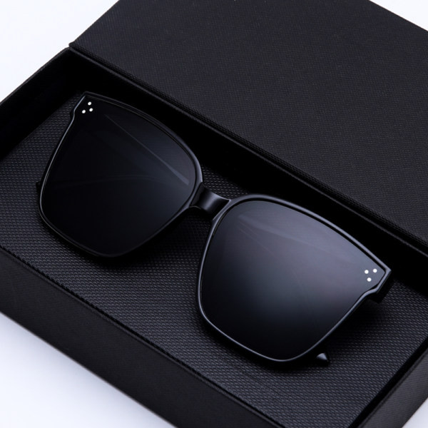 Ochelari de soare negri de damă