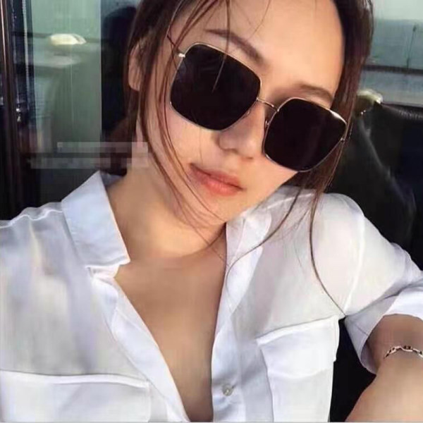 Ochelari eleganti de dama in forma patrata cu lentile colorate