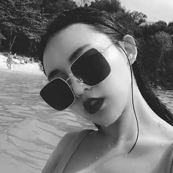 Ochelari eleganti de dama in forma patrata cu lentile colorate