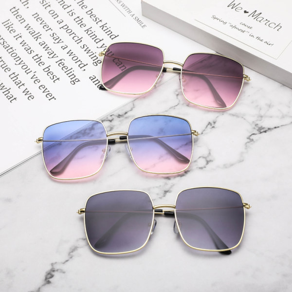 Ochelari eleganti de dama in forma patrata cu lentile colorate