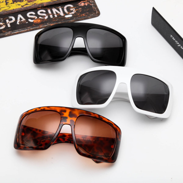 Ochelari de soare eleganti in forma patrata pentru femei