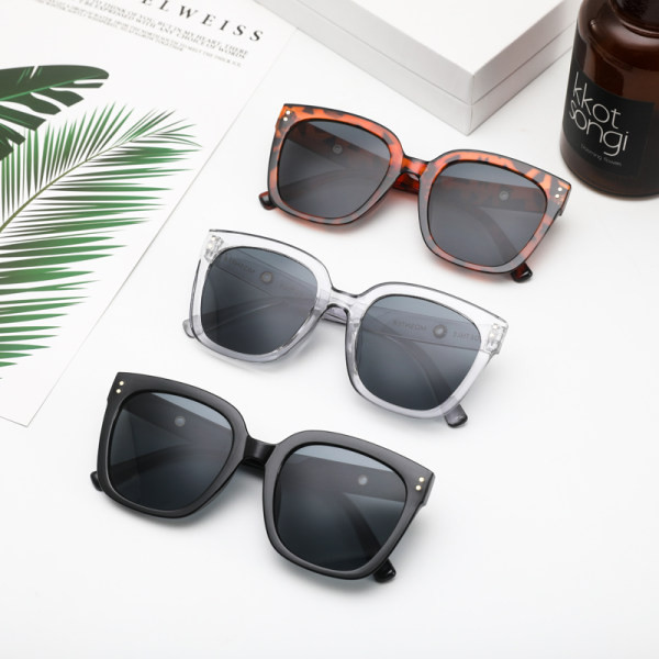 Ochelari de soare pentru femei in diferite culori