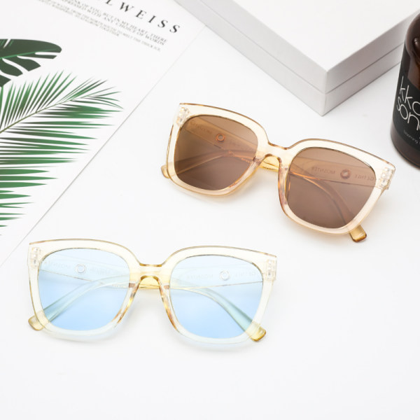 Ochelari de soare pentru femei in diferite culori
