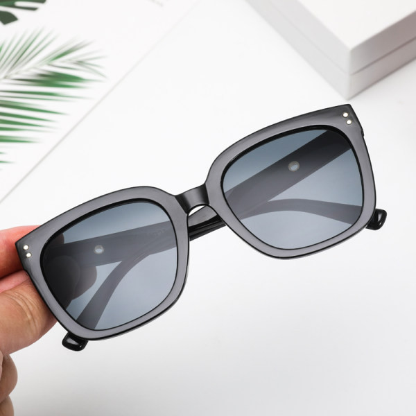 Ochelari de soare pentru femei in diferite culori