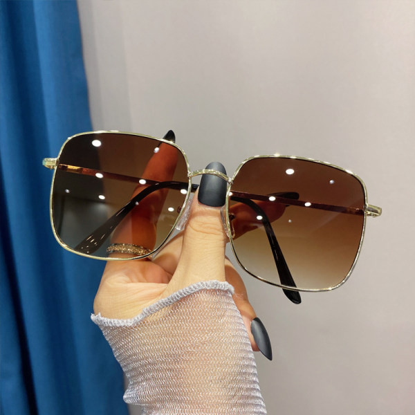 Ochelari de soare de dama cu rama subtire metalica - forma patrata