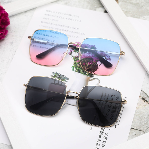 Ochelari de soare de dama cu rama subtire metalica - forma patrata