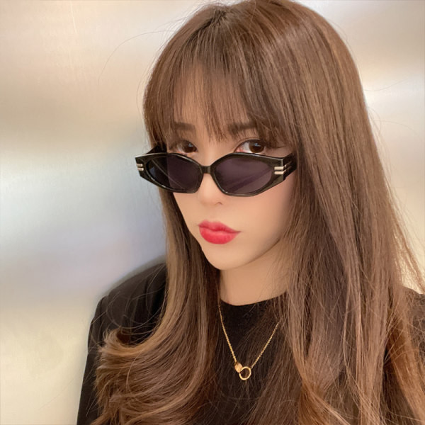 Ochelari moderni de dama model retro