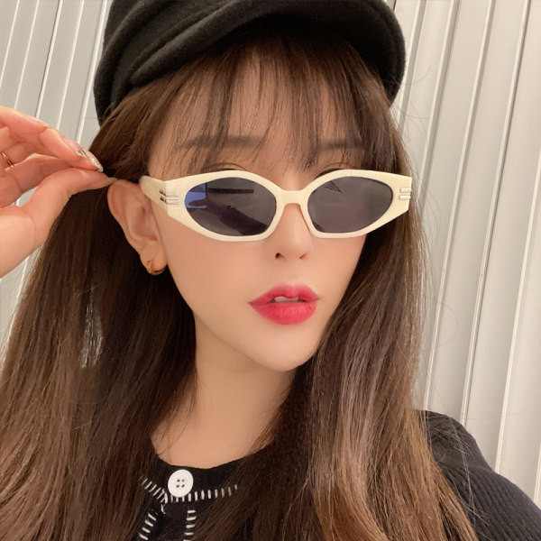 Ochelari moderni de dama model retro