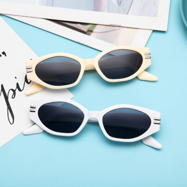 Ochelari moderni de dama model retro