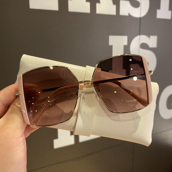 Ochelari de soare pătrați pentru femei