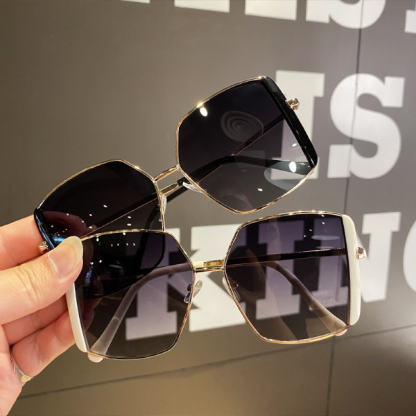 Ochelari de soare pătrați pentru femei