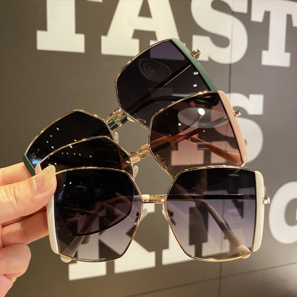 Ochelari de soare pătrați pentru femei