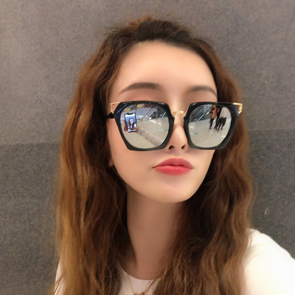 Ochelari de soare la modă pentru femei