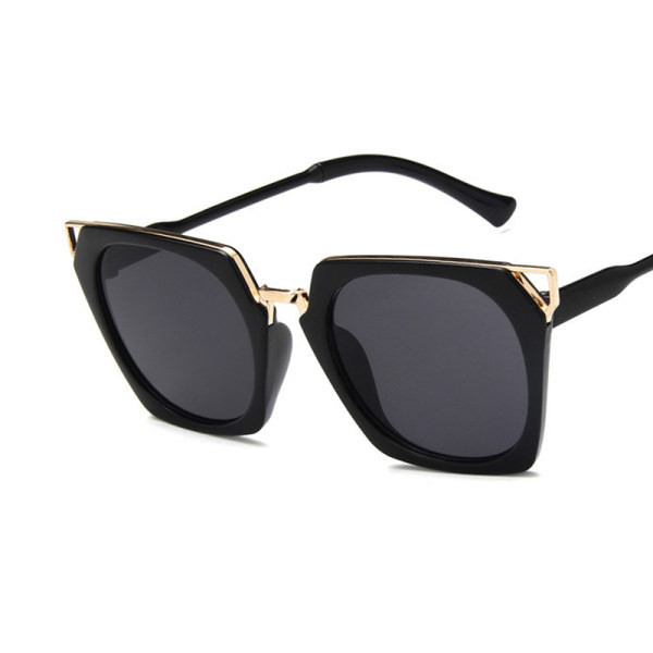 Ochelari de soare la modă pentru femei