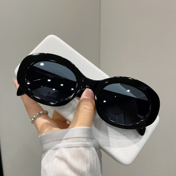 Ochelari de soare pentru femei - ochelari cu element metalic