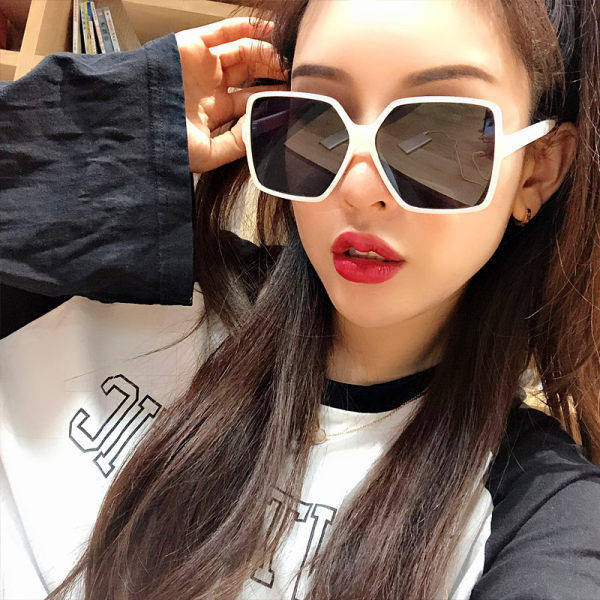 Ochelari de soare moderni de damă - cu formă pătrată